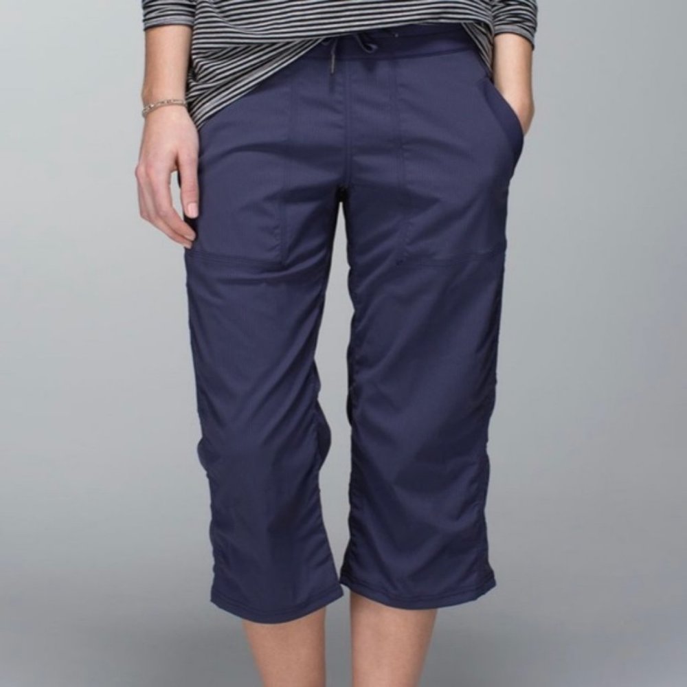 LULULEMON Womens Blue Cropped Pants Capris Pockets Size 10